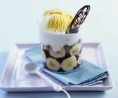 Schoko-Bananen-Dessert mit Vanilleeis