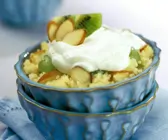 Süßer Couscous mit Kiwis und Mandeln
