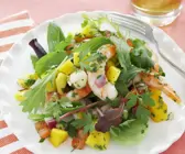 Shrimpssalat mit Mango und Tomaten
