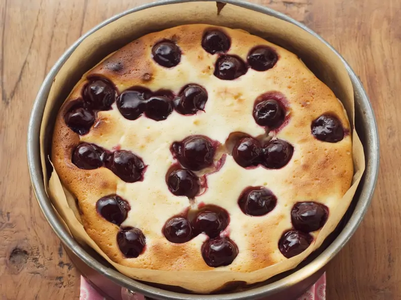 Käsekuchen mit Kirschen