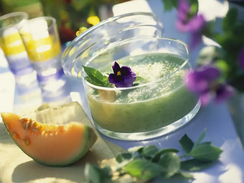 Melonenkaltschale mit Minze