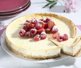 Beeren-Käsekuchen mit Mandeln
