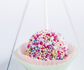 Cake Pop mit Zuckerperlen