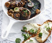 Gebratene Pilze mit Frischkäse-Röstbrot