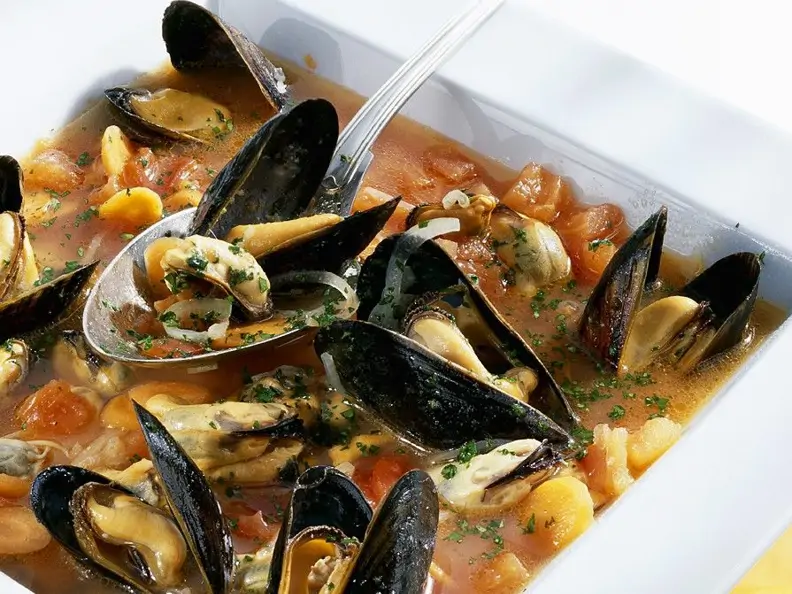 Muschelsuppe mit Gemüse