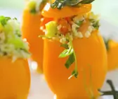 Tomaten mit Couscoussalat-Füllung