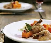 Wachteln mit Kürbis und Cranberry-Schokosauce