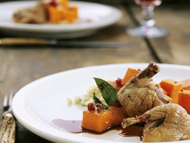Wachteln mit Kürbis und Cranberry-Schokosauce