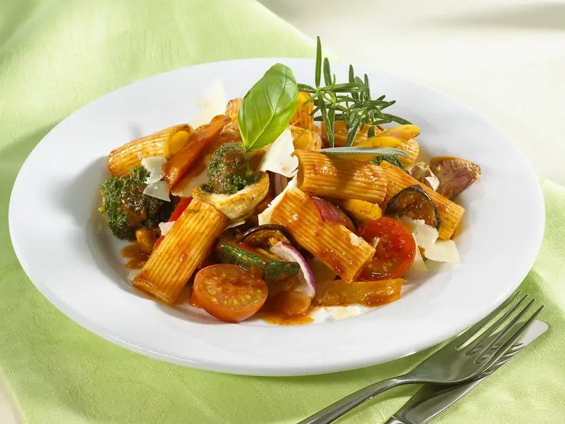 Nudeln mit Gemüsesauce