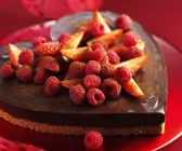 Kuchen-Herz mit Beeren