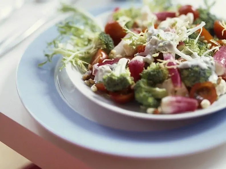 Kohlsalat mit Blauschimmelkäse-Dressing