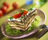Vollkornsandwich mit pikanter Cremefüllung