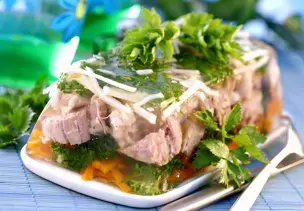 Sülze mit Gemüse und Kalbfleisch