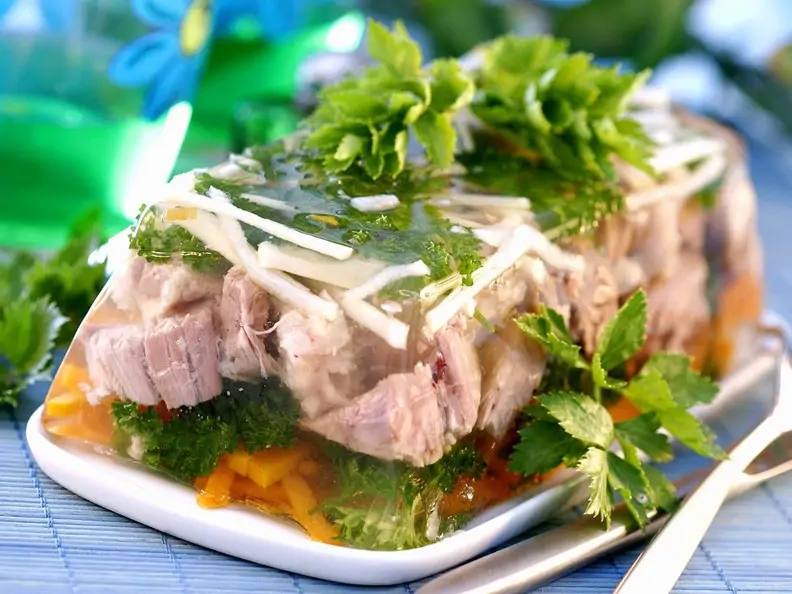 Sülze mit Gemüse und Kalbfleisch