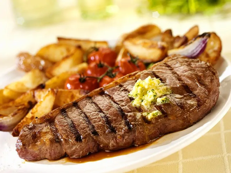 T-Bone-Steak mit Kartoffeln