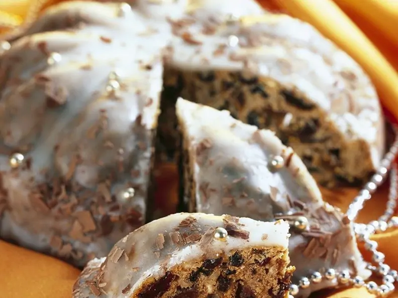 Weihnachtskuchen mit Trockenfrüchten