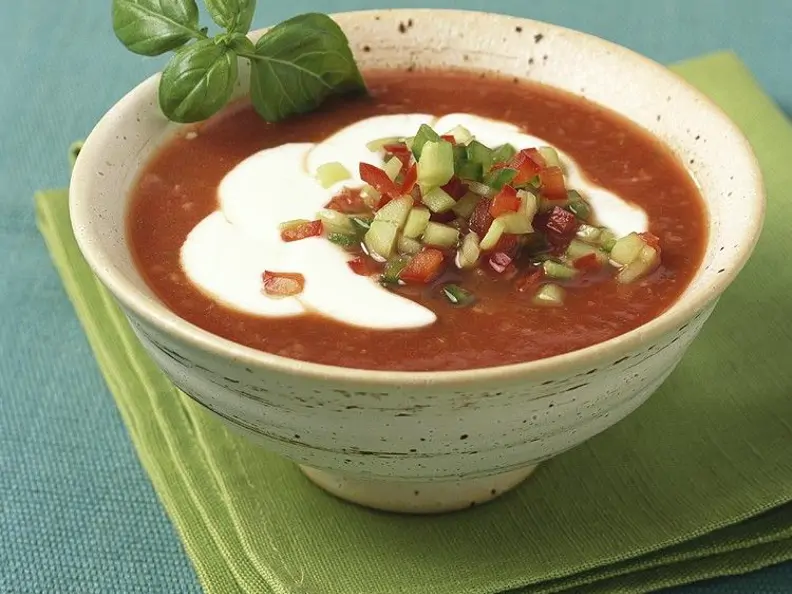 Kalte Tomatensuppe mit Joghurt