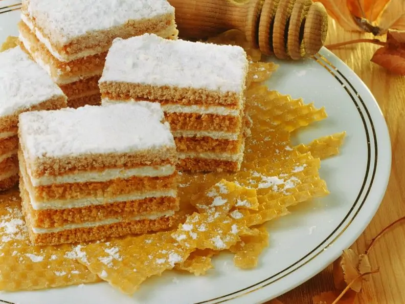 Honigkuchen mit Cremefüllung