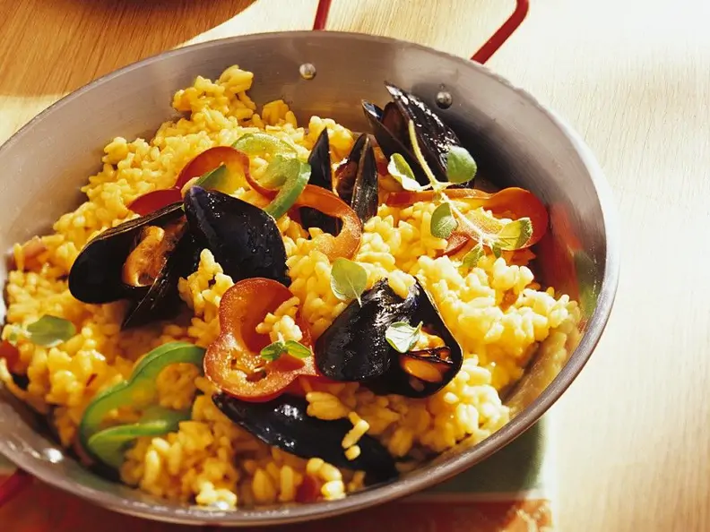 Paella mit Muscheln