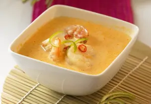 Curry-Kokossuppe mit Garnelen