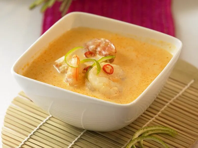 Curry-Kokossuppe mit Garnelen