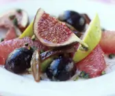 Traubensalat mit Feigen und Datteln