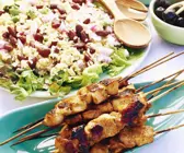 Bulgursalat mit Putenspießen