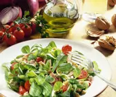 Feldsalat mit Nüssen