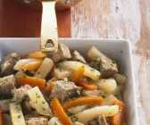Gulasch mit Möhren und Kohlrabi