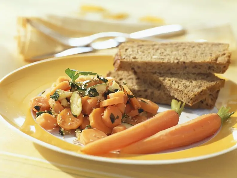 Möhrengemüse mit Zucchini
