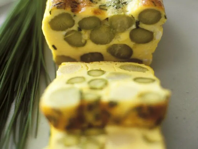 Herzhafter Eierkuchen mit Spargel
