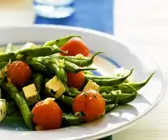 Bohnen-Tomaten-Pfanne mit Fetakäse