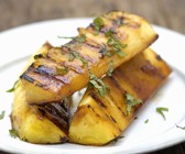 Ananas mit Basilikum vom Grill
