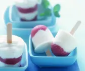 Joghurteis mit Rhabarber