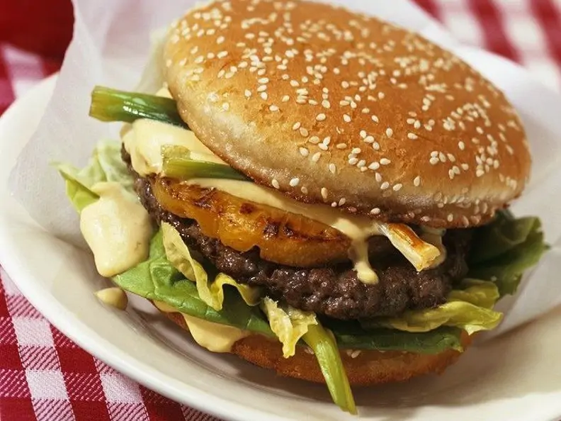 Burger mit Ananas