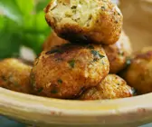 Frittierte Fischbällchen