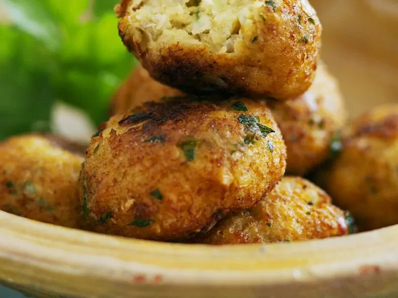 Frittierte Fischbällchen