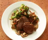 Rindersteaks mit Gemüse