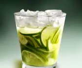 Caipirinha mit Zitrone