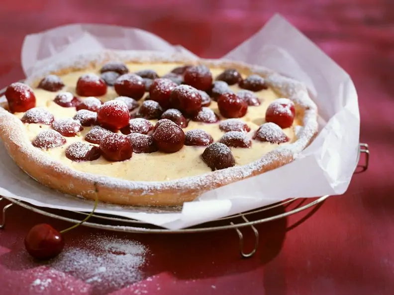 Hefe-Kirschkuchen mit Sahneguss