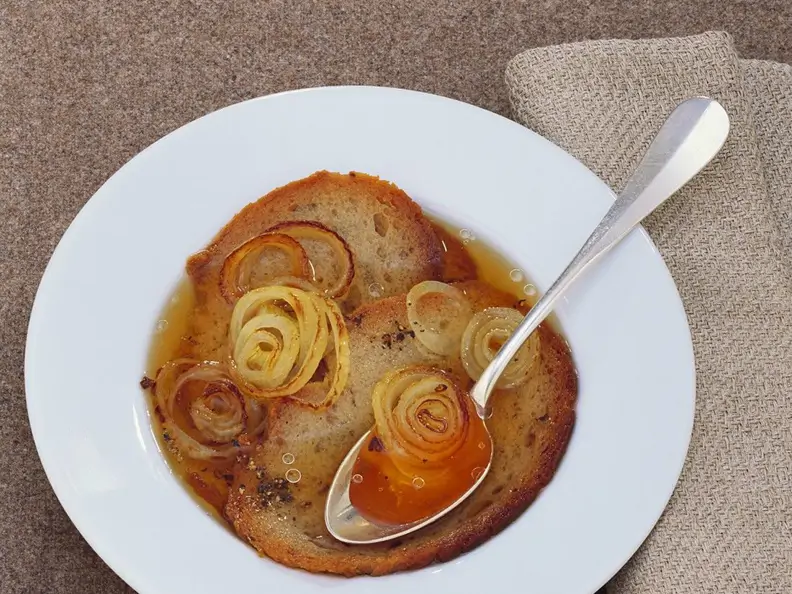 Brotsuppe mit Zwiebeln