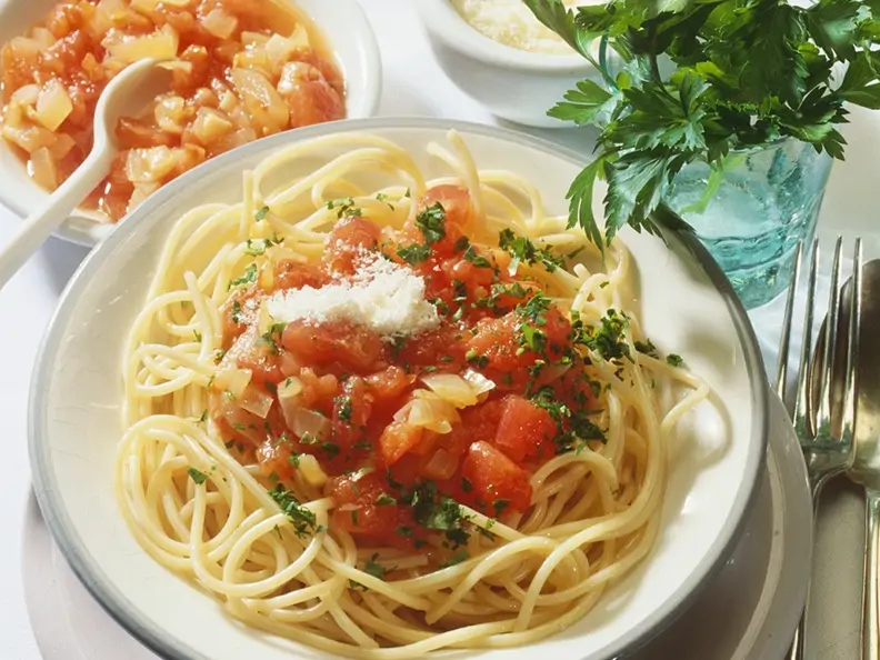 Nudeln mit Tomatensauce