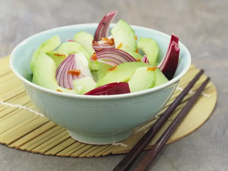 Scharfer Gurkensalat
