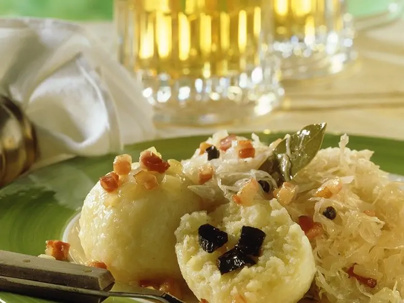 Kartoffelklöße mit Sauerkraut