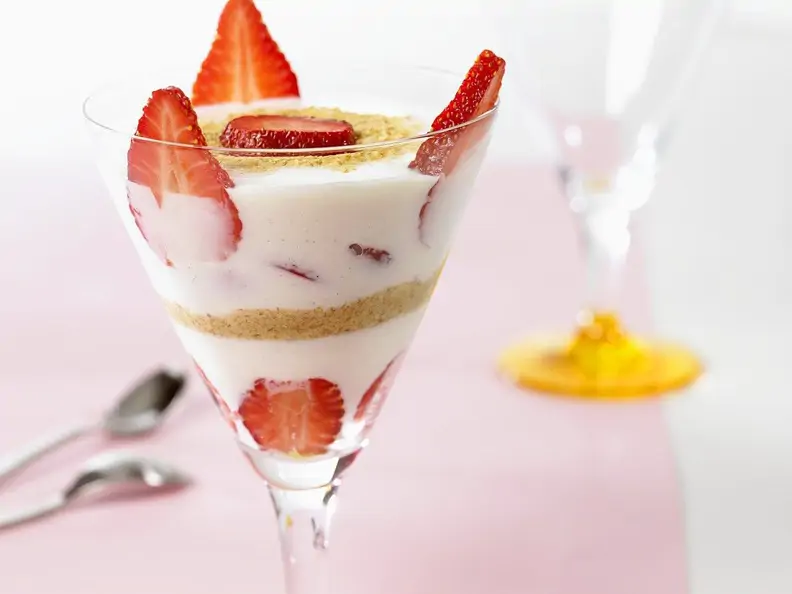 Joghurtcreme mit Erdbeeren
