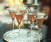 Martini-Cocktail mit Granaptapfel