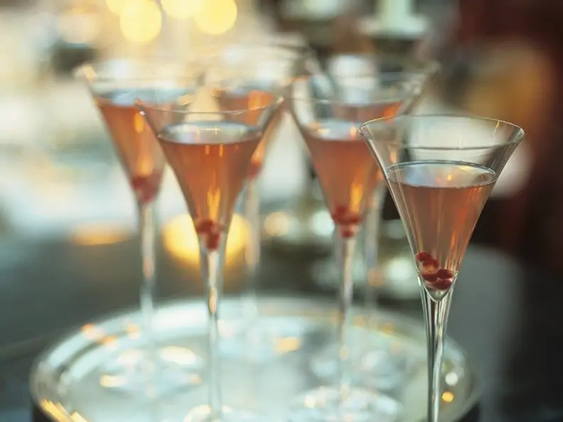 Martini-Cocktail mit Granaptapfel