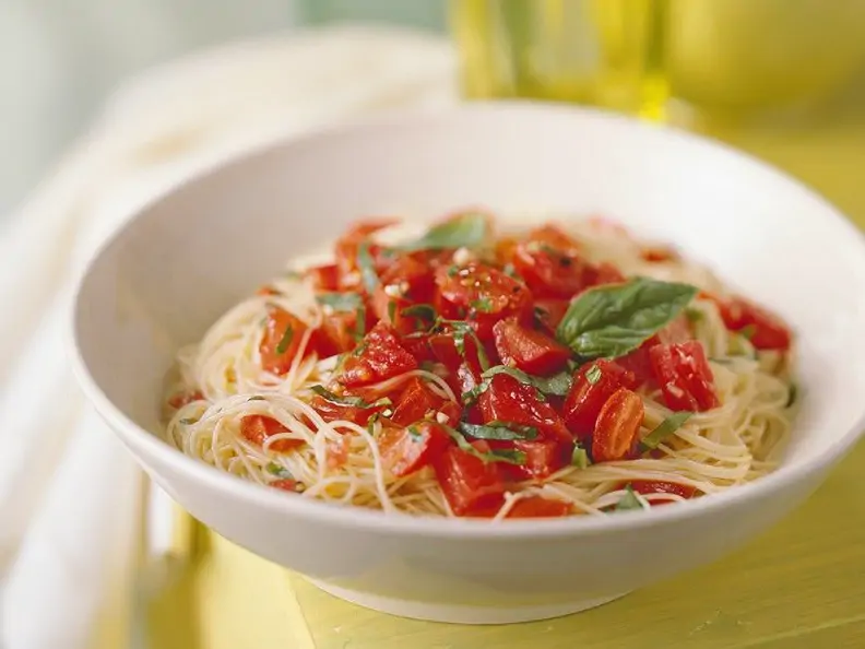 Nudeln mit Tomatenragout