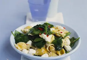 Nudeln mit Feta und Spinat