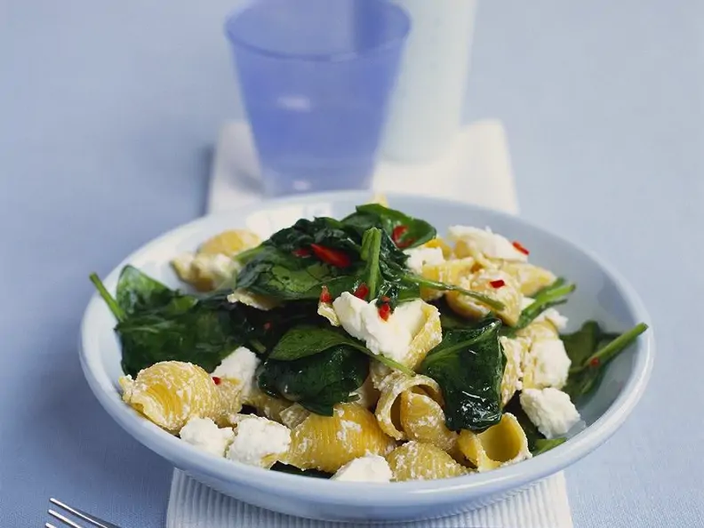 Nudeln mit Feta und Spinat